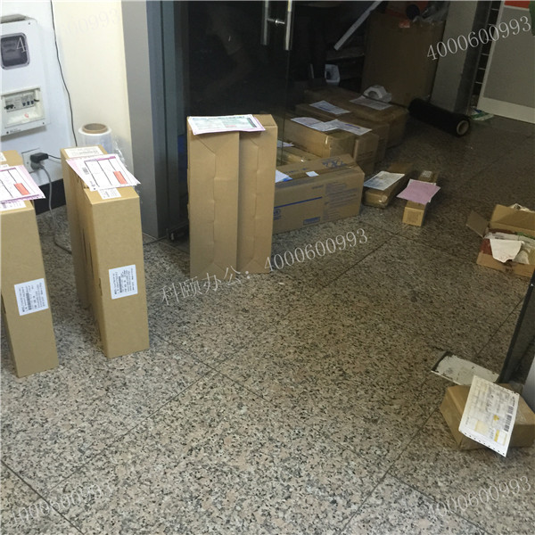 目測(cè)只有幾件柯尼卡美能達(dá)復(fù)印機(jī)耗材又或者是配件-科頤辦公